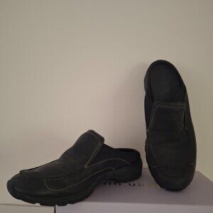 Size 10-11 M Timberland Black Leather clog-style, slip on women's shoes